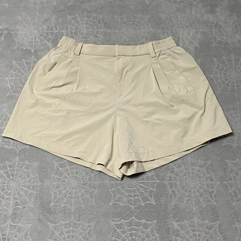 VUORI Villa Trouser Shorts Womens M Mushroom Beige Stretch Comfort Athleisure